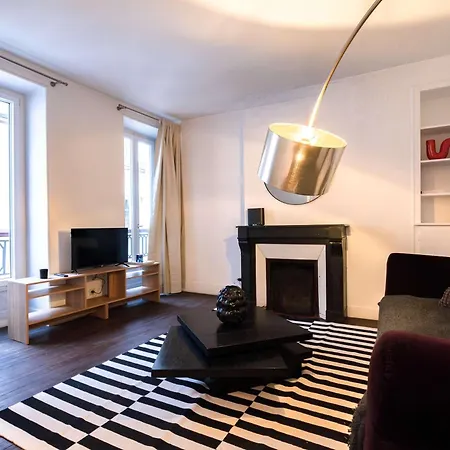 Charming In Heart Of Marais Apartment