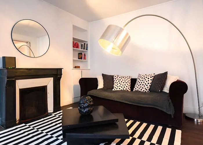 Charming In Heart Of Marais 아파트